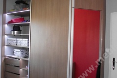 zabudowa szafy z oświetleniem led