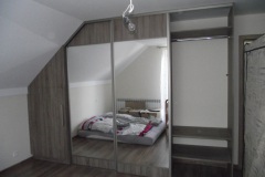 zabudowa szafy pod skosem