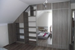 zabudowa szafy pod skosem