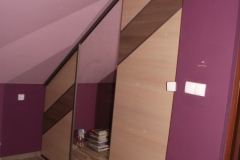 zabudowa szafy pod skosem