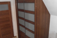 zabudowa szafy pod skosem