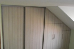 zabudowa szafy pod skosem